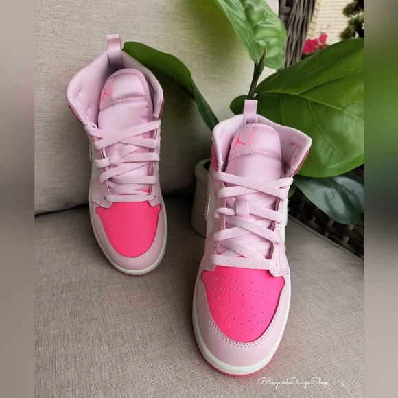 Girls Pink Nike Air Jordan Retro 1 Mid Little Kids Shoes With Clear Crystals - Picture 6 of 8